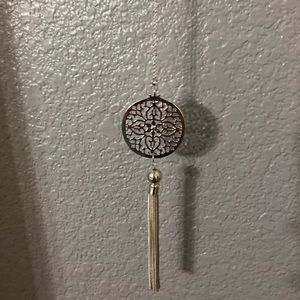 Long pendant necklace